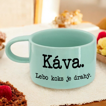 Mätový hrnček makronka - Káva. Lebo koks je drahý.